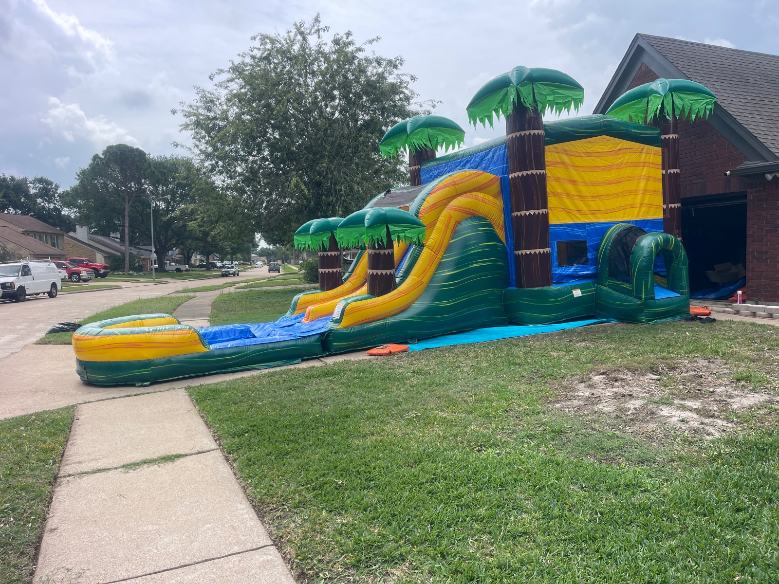 Cali Palms Dual lane Combo Bounce House — photo 1 of 4